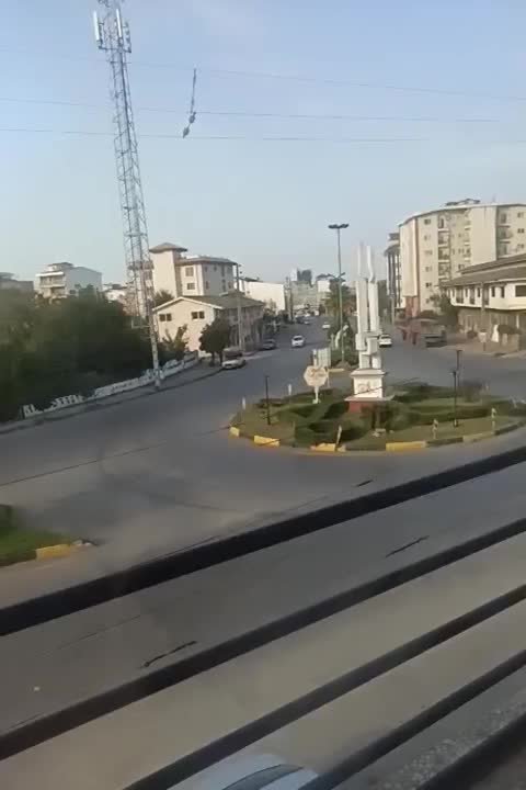 اجاره ساختمان مسکونی روبروی میدان|اجارهٔ مغازه و غرفه|نور, |دیوار