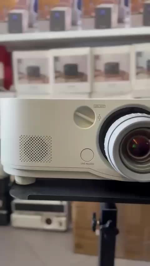ویدیو پروژکتور ۶۲۰۰ لومن ژاپن با گارانتی|تلویزیون و پروژکتور|تهران, تجریش|دیوار