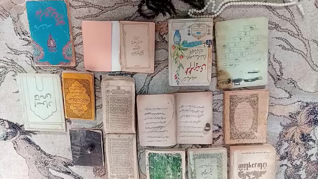 تعدادی کتاب قدیمی ۱۰۰ ساله وخطی وخط سنگی|کتاب و مجله تاریخی|اصفهان, احمدآباد|دیوار