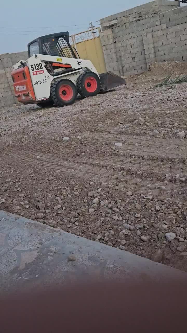 خدمات مینی لودر (بابکت) جابه جایی و صاف کردن بار|خدمات حمل و نقل|بندرعباس, |دیوار