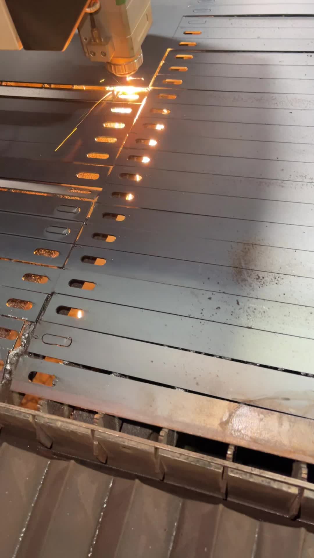 لیزر و خم کاری و Cnc|ماشین‌آلات صنعتی|رشت, آب آسیاب|دیوار