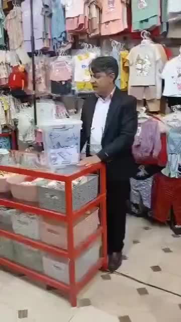 فروشنده خانم(پوشاک کودک و نوجوان ۸ الی ۱۶ میلیون)|استخدام بازاریابی و فروش|یاسوج, |دیوار