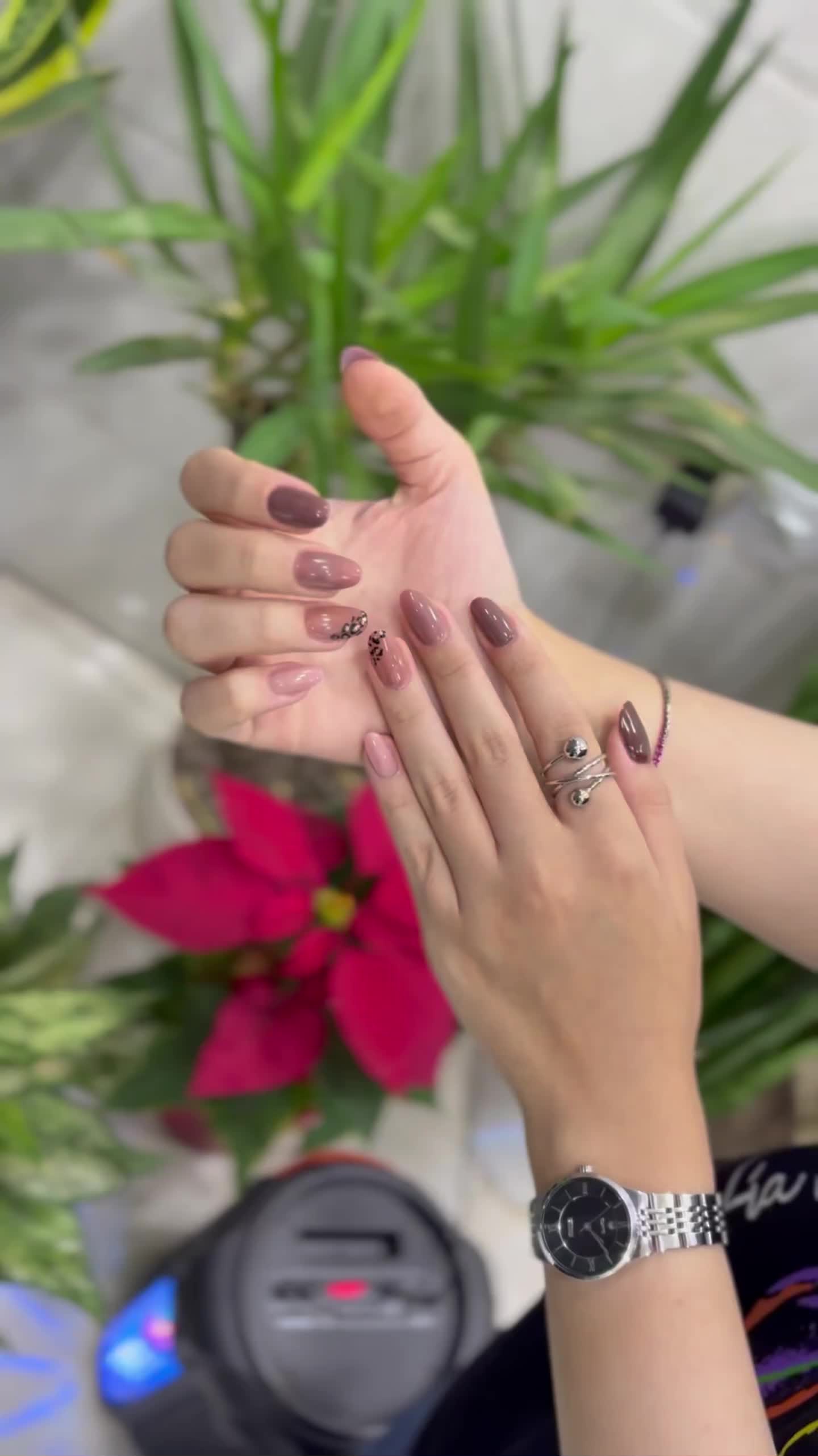 آفر ویژه انواع خدمات ناخن تا شب یلدا|خدمات آرایشگری و زیبایی|ورامین, شهرک مدرس|دیوار