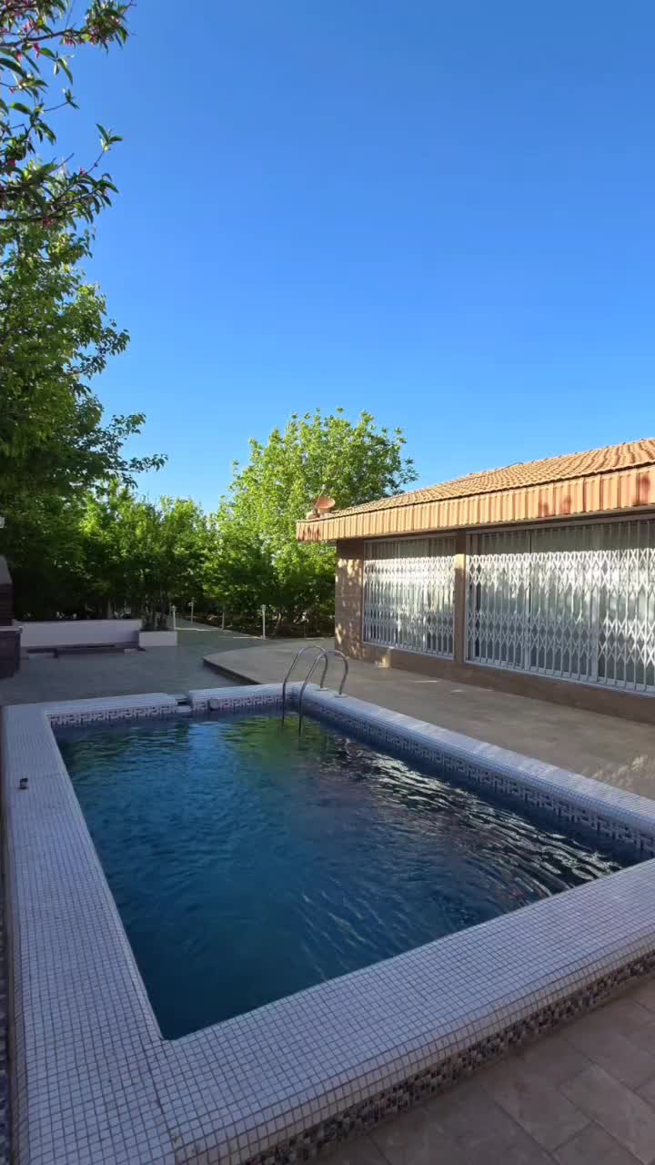 استخرروباز خیلی تمیز|اجارهٔ کوتاهمدت ویلا و باغ|اصفهان, شهرک زاینده رود|دیوار
