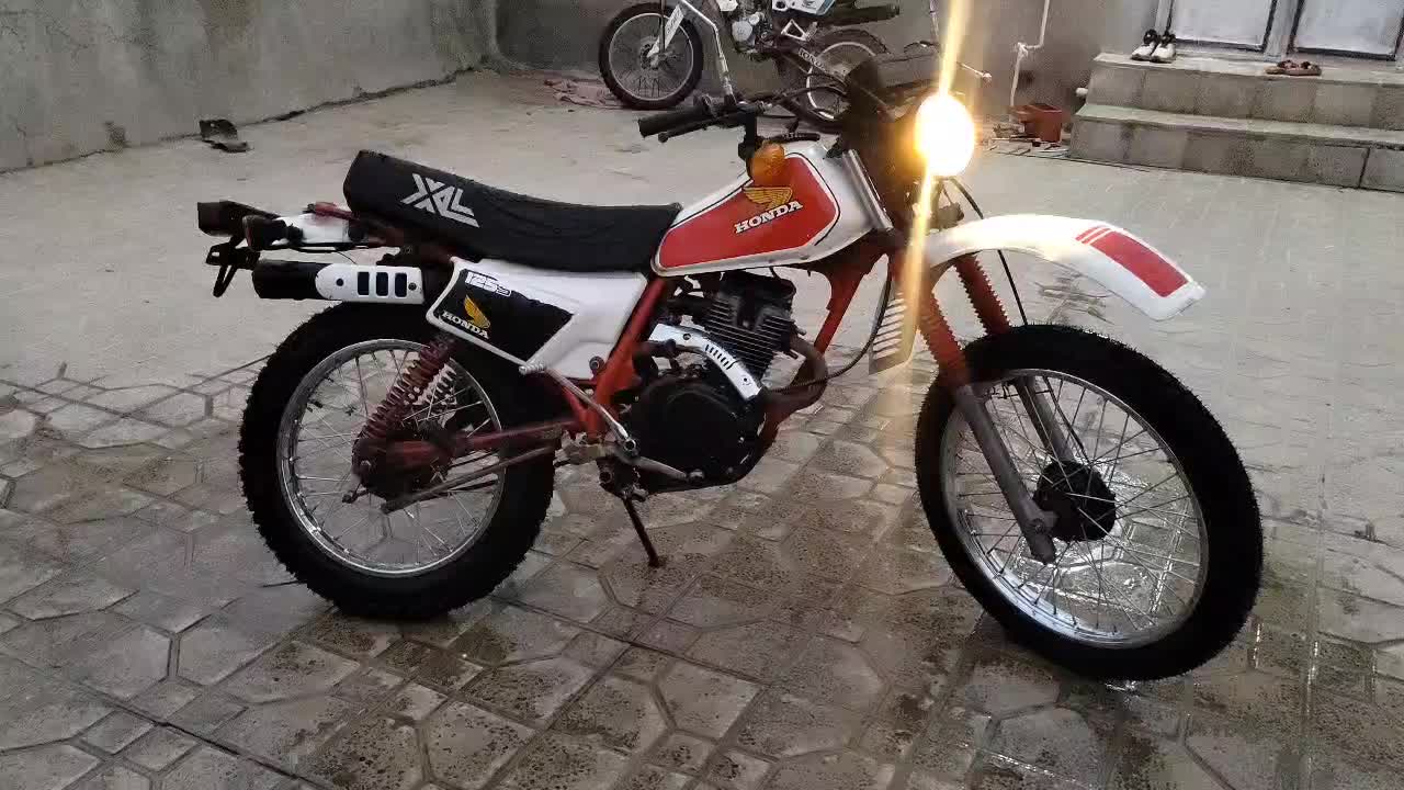 ایکس ال ژاپن|موتورسیکلت|گچی, |دیوار