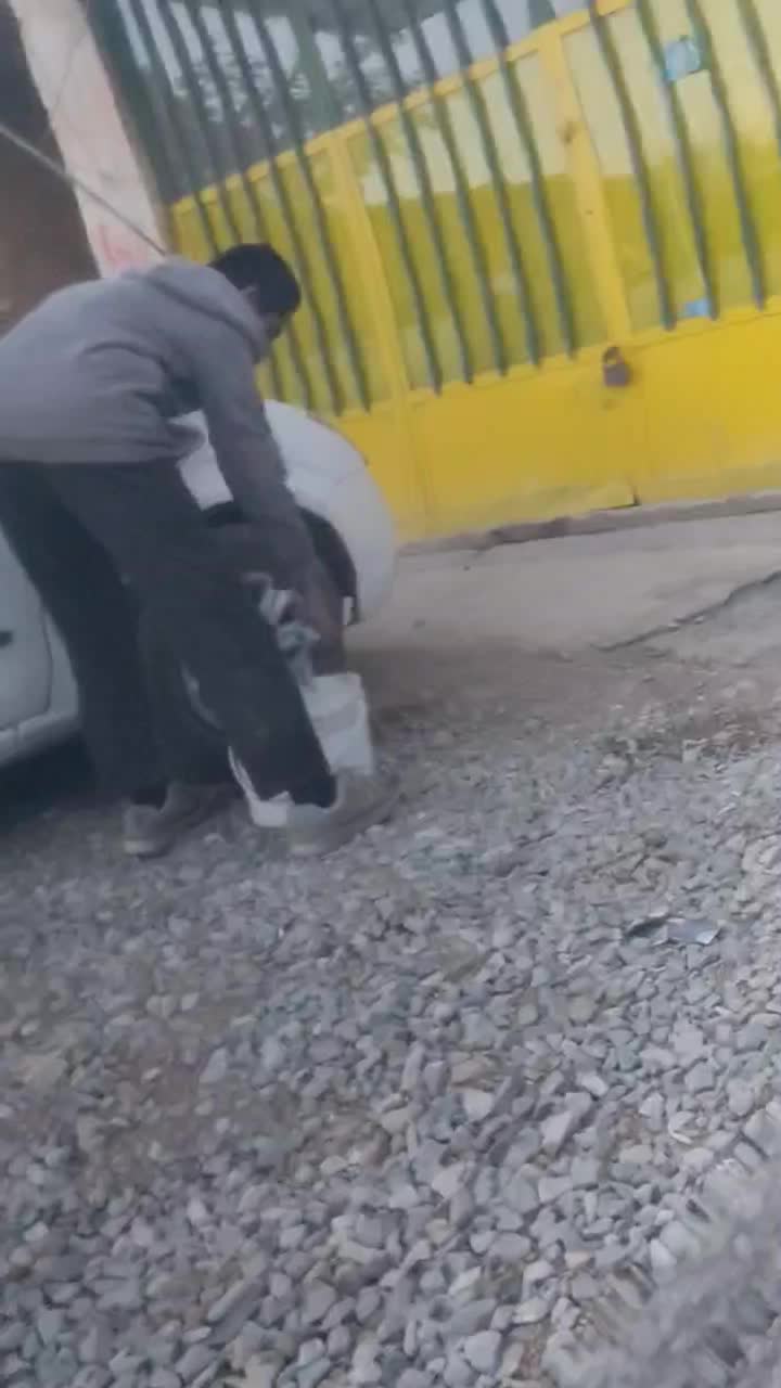 صافکاری نقاشی کرکره مکانیکی|خدمات موتور و ماشین|تویسرکان, |دیوار