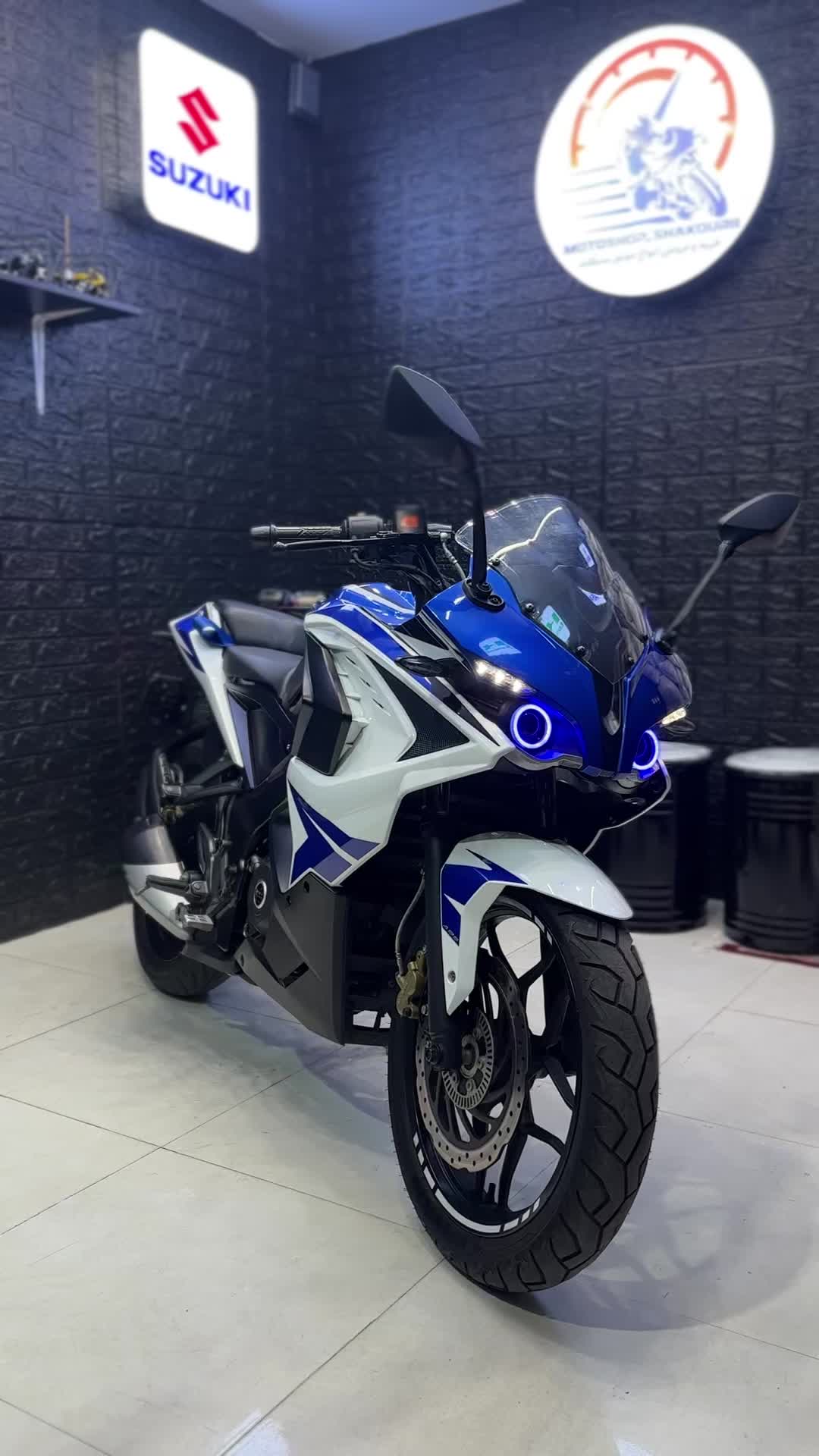 ار اس ۲۰۰ مدل ۱۴۰۰ rs200 ns200 بنلی ۳۰۰ ایروکس|موتورسیکلت|رشت, یخسازی|دیوار