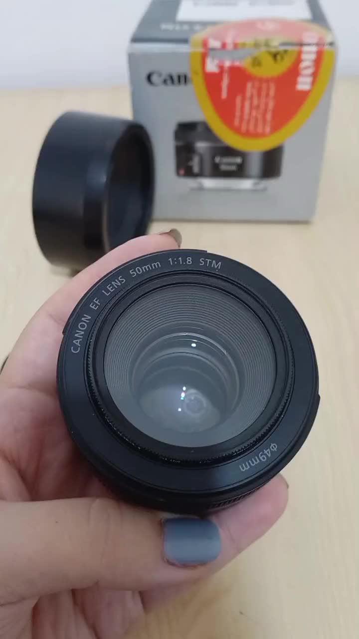 لنز ۵۰ کنون EF f/1.8 تمیز با فیلتر UV و هود|دوربین عکاسی و فیلم‌برداری|برخوار, |دیوار