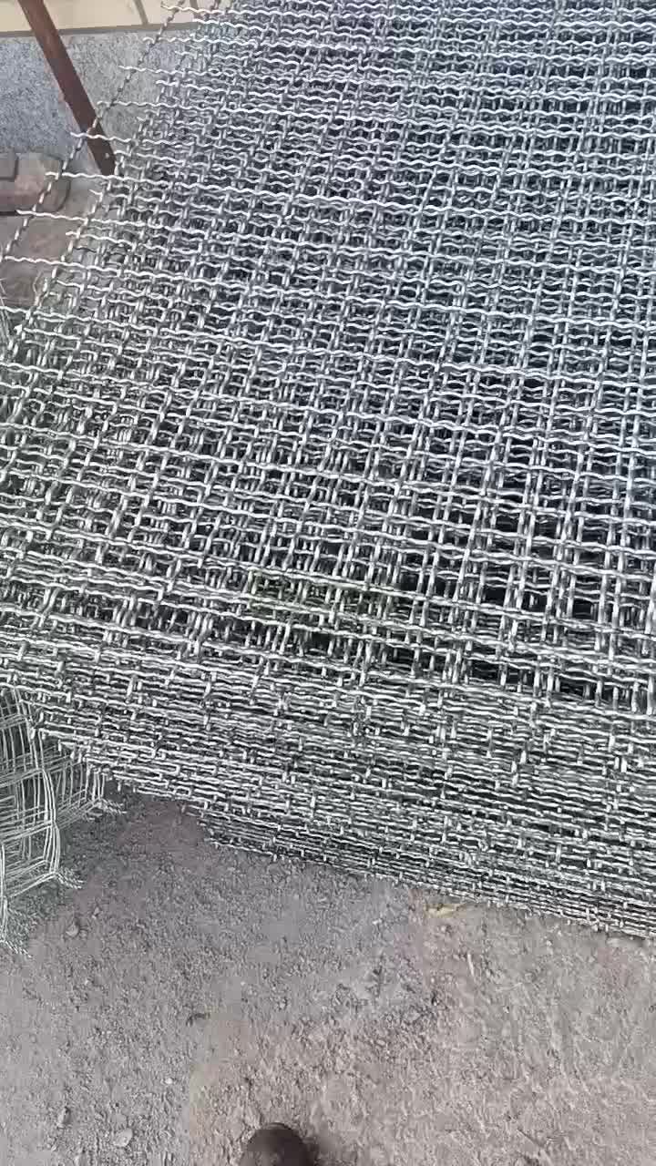 تولید انواع توری پرسی و حصاری و پایه فنس و خاردار|عمدهفروشی|کاشان, شهرک صنعتی فتح المبین|دیوار