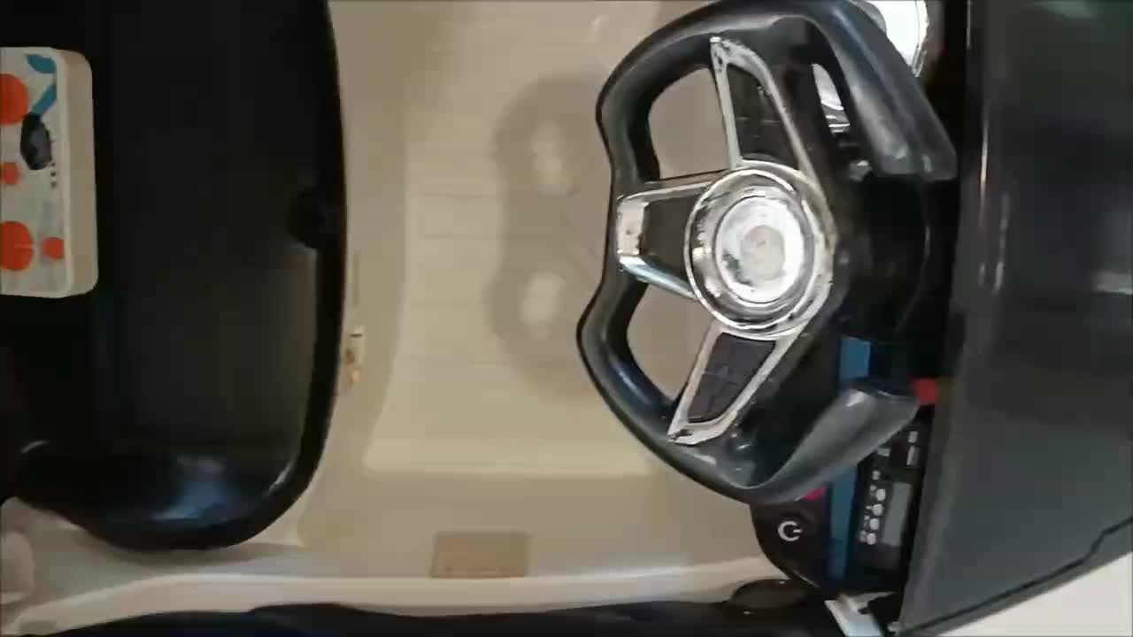 ماشین شارژی بسیار تمیز وشیک و زیبا|اسباب‌بازی بچه|اصفهان, کوی شهید کشوری|دیوار