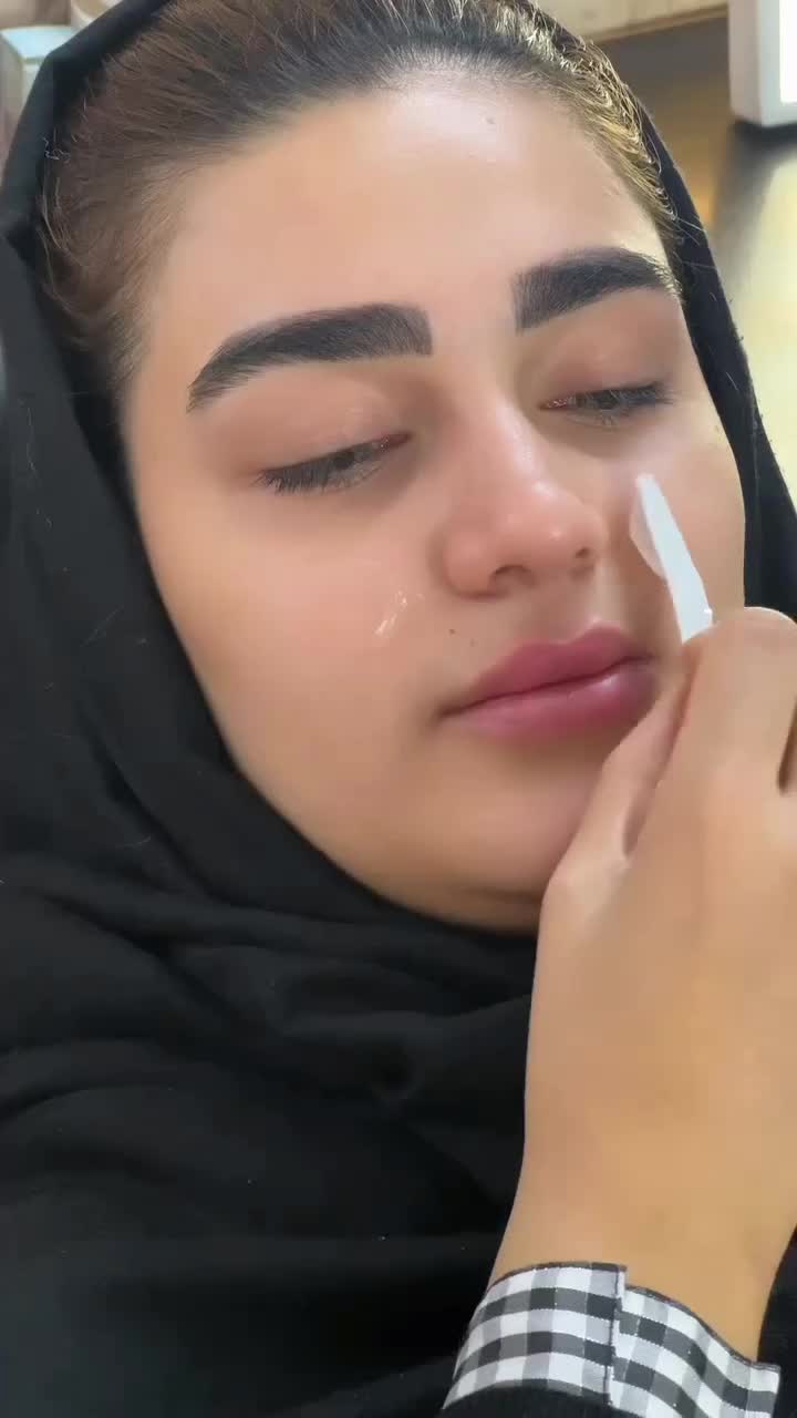 میکاپ و شنیون عروس و همراهی /آموزش میکاپ|خدمات آرایشگری و زیبایی|مشهد, وکیل‌آباد|دیوار