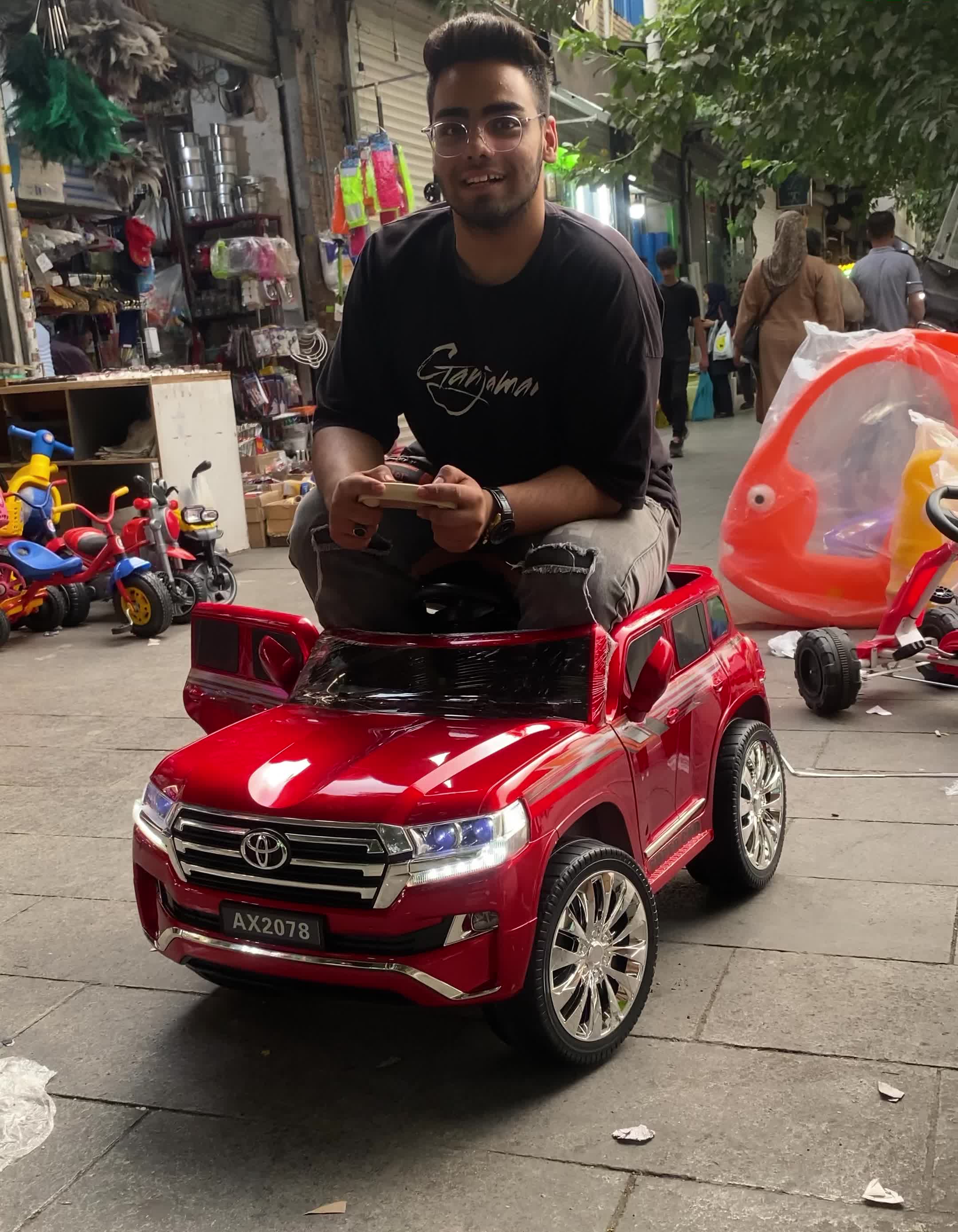 ماشین شارژی لندکروز۵موتور تا۹سالگی باگارانتی یکسال|اسباببازی بچه|تهران, سیروس|دیوار