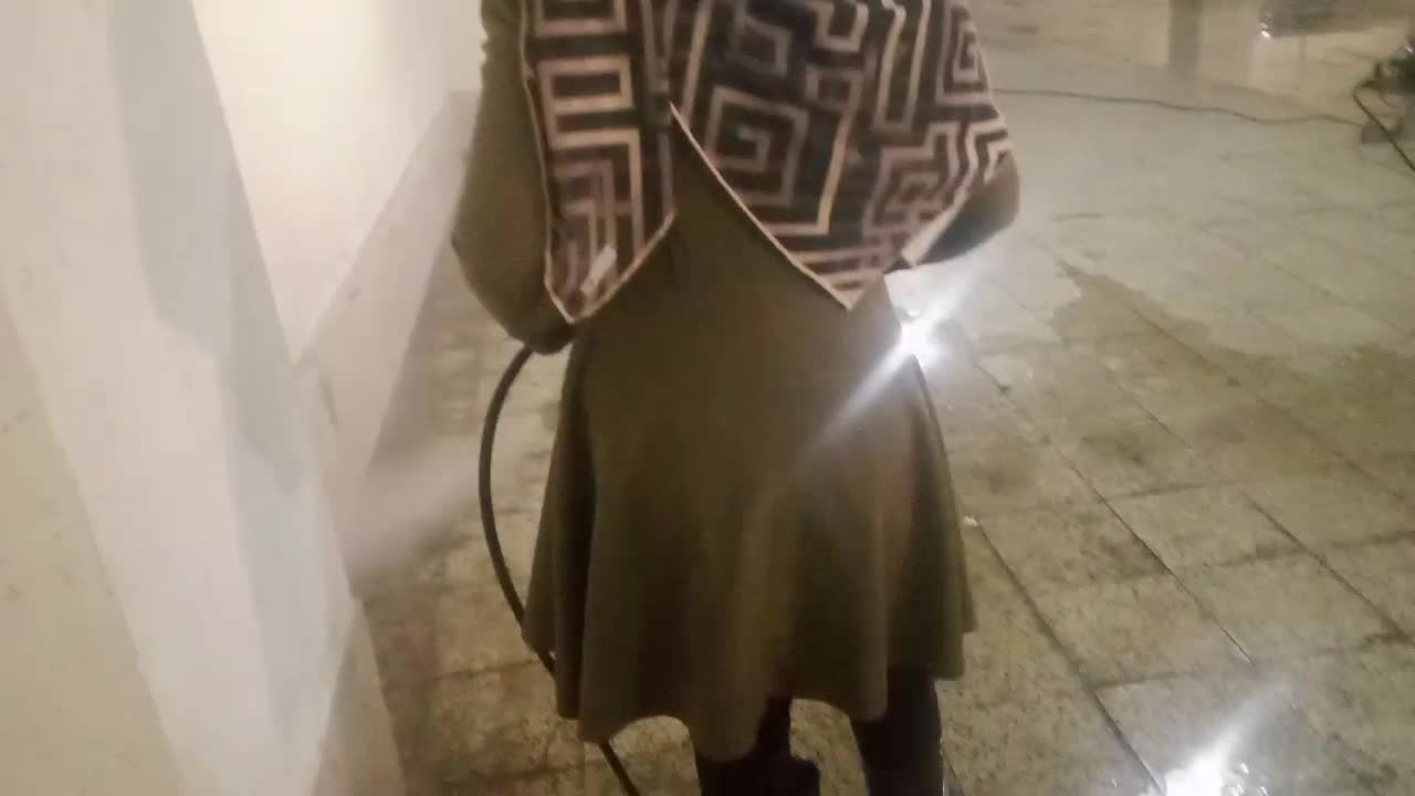 نظافت راه پله باآقاخانمونم انجام میدیم|خدمات نظافت|ارومیه, |دیوار