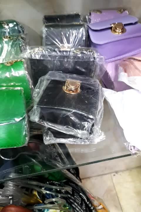 شال و روسری و کیف|کیف، کفش، کمربند|برخوار, |دیوار