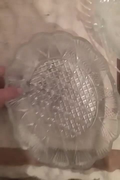 ۲تا کریستال وسایل خانه واسه گذاشتن به بوفه|ظروف سرو و پذیرایی|تبریز, |دیوار