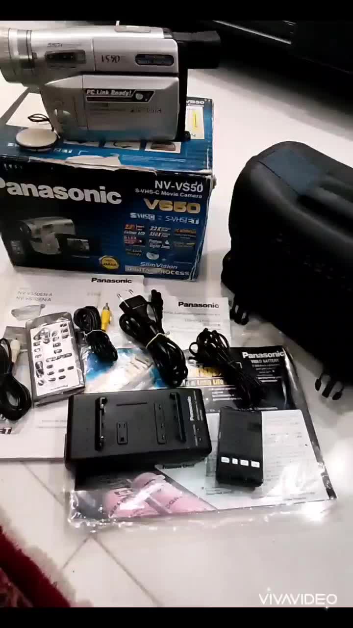 دوربین پاناسونیک کاملا سالم باکیف و جعبه و تجهیزات|دوربین عکاسی و فیلمبرداری|تهران, شهرک امید|دیوار