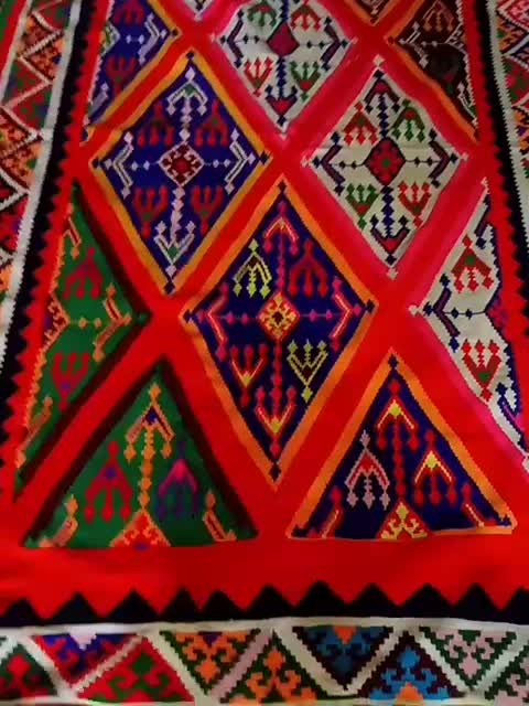 گلیم شش متری|گلیم، جاجیم، گبه|اصفهان, بهاران|دیوار