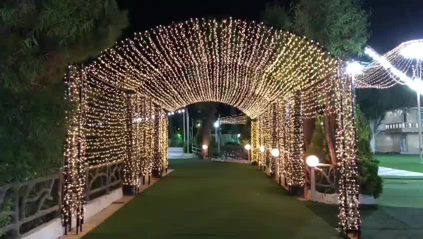 اجرا تونل نوری در سرزمین ریسه|ریسه و چراغ تزئینی|شیراز, فخرآباد (دروازه کازرون)|دیوار