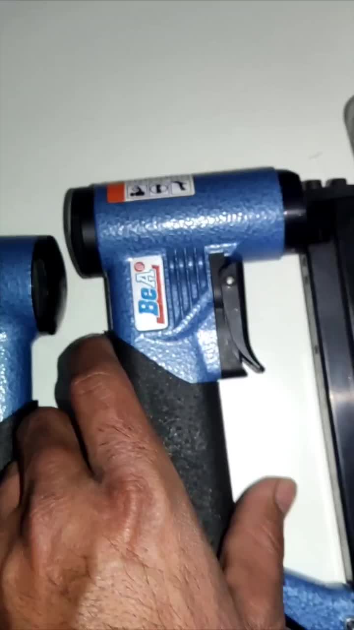 منگنه کوب|ابزارآلات|قم, باغ شازده|دیوار