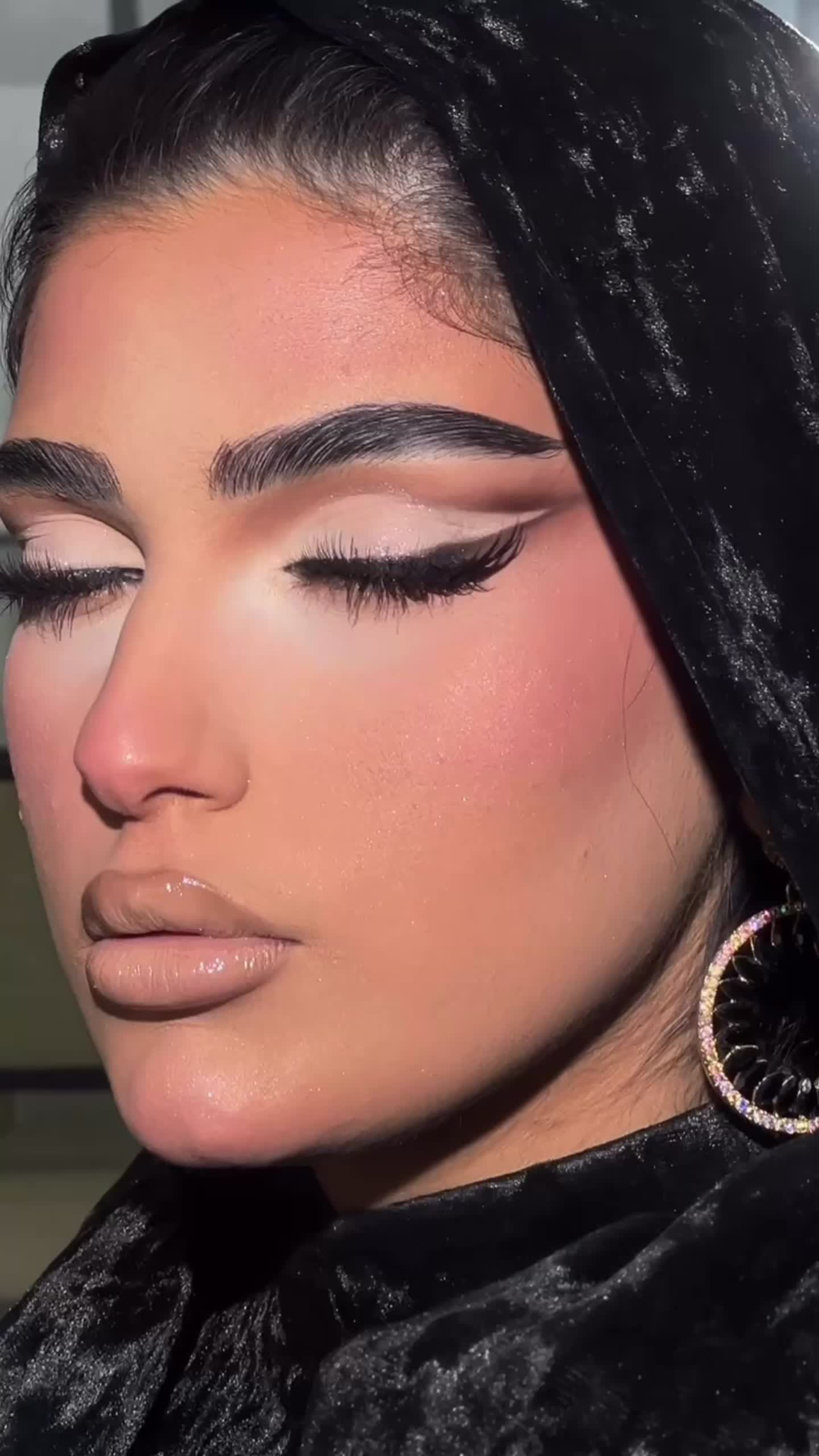 (میکاپ و شینیون تخصصی عروس)در آکادمی مریم احمدی|خدمات آرایشگری و زیبایی|نور, |دیوار