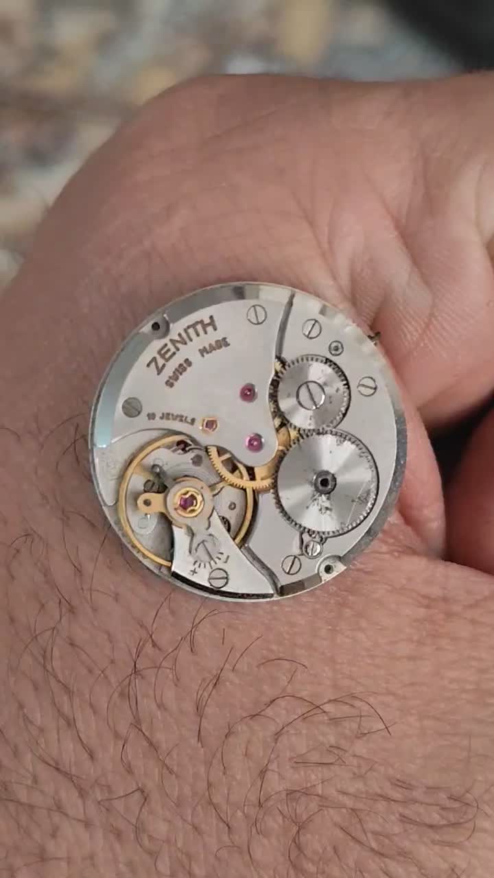 موتور ساعت زنیت بسیار قدیمی فروش حضوری|ساعت|تهران, مجیدآباد|دیوار