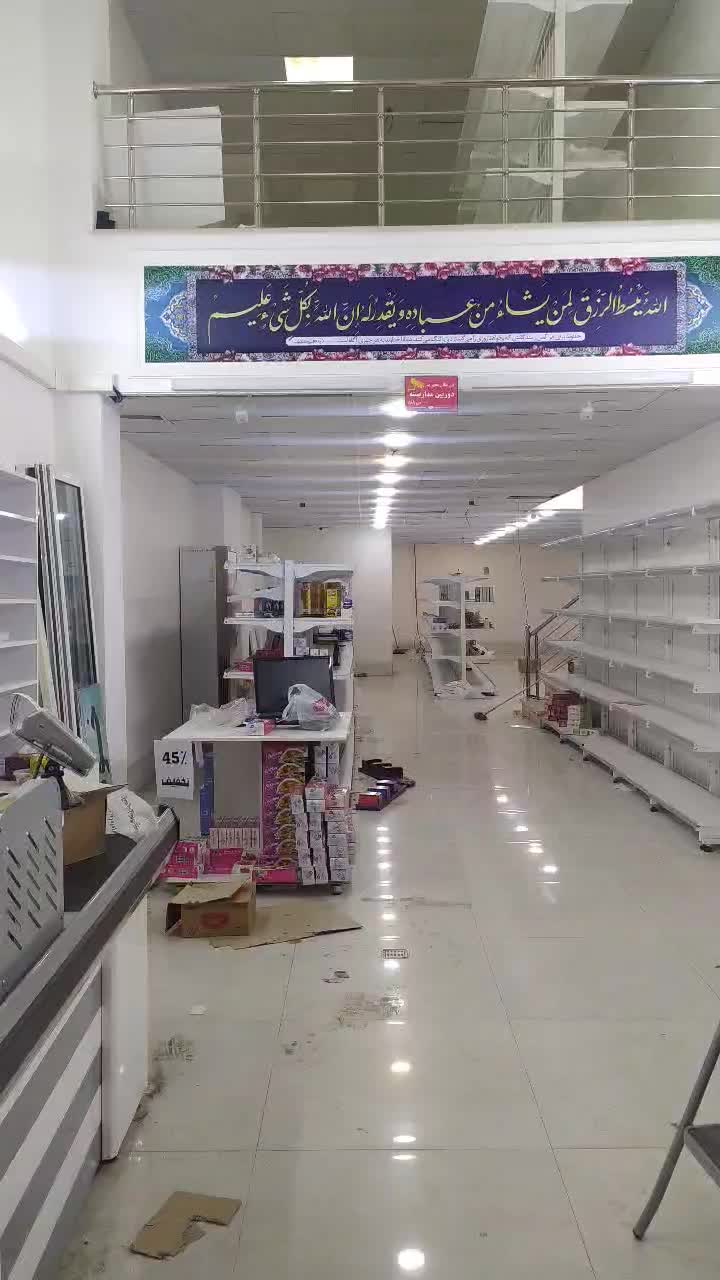 مغازه ۳۰۰ متری بر هنرستان|اجارهٔ مغازه و غرفه|قم, هنرستان|دیوار