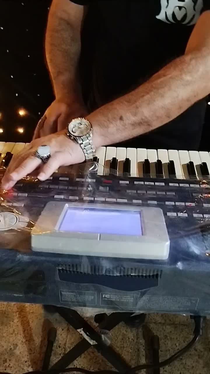 خواننده مراسم جشن.|خدمات پذیرایی، مراسم|بندرعباس, |دیوار