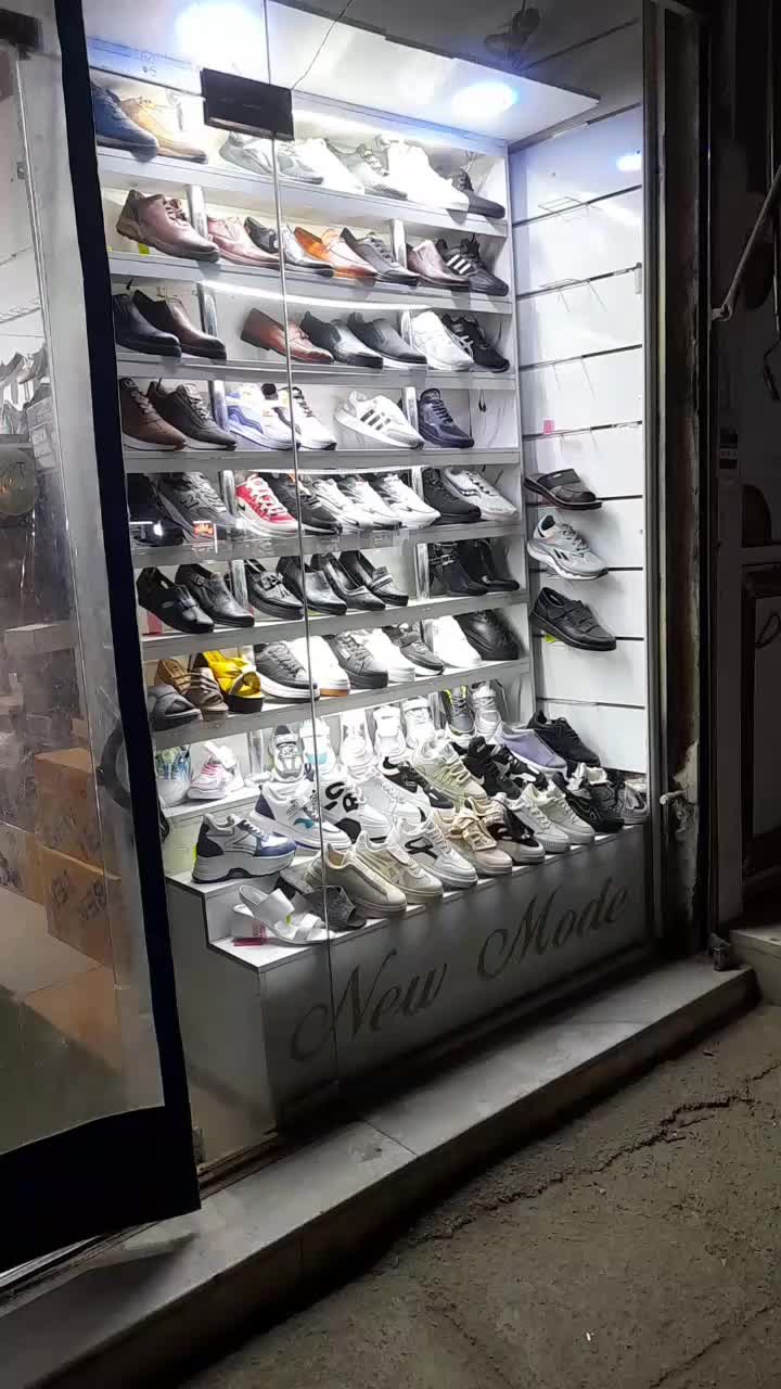 ویترین و دکوراسیون تماما امدیاف  مغازه کفش|بوفه، ویترین، کنسول|سنندج, |دیوار