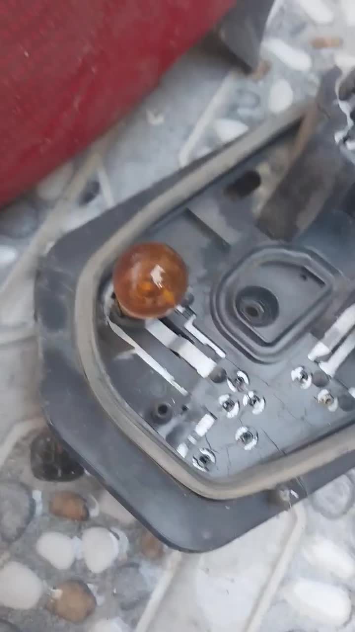 چراغ خطر عقب ۲۰۶ فرانسوی با کیت و لامپ|قطعات یدکی و لوازم جانبی|شیراز, شهرک بهار|دیوار