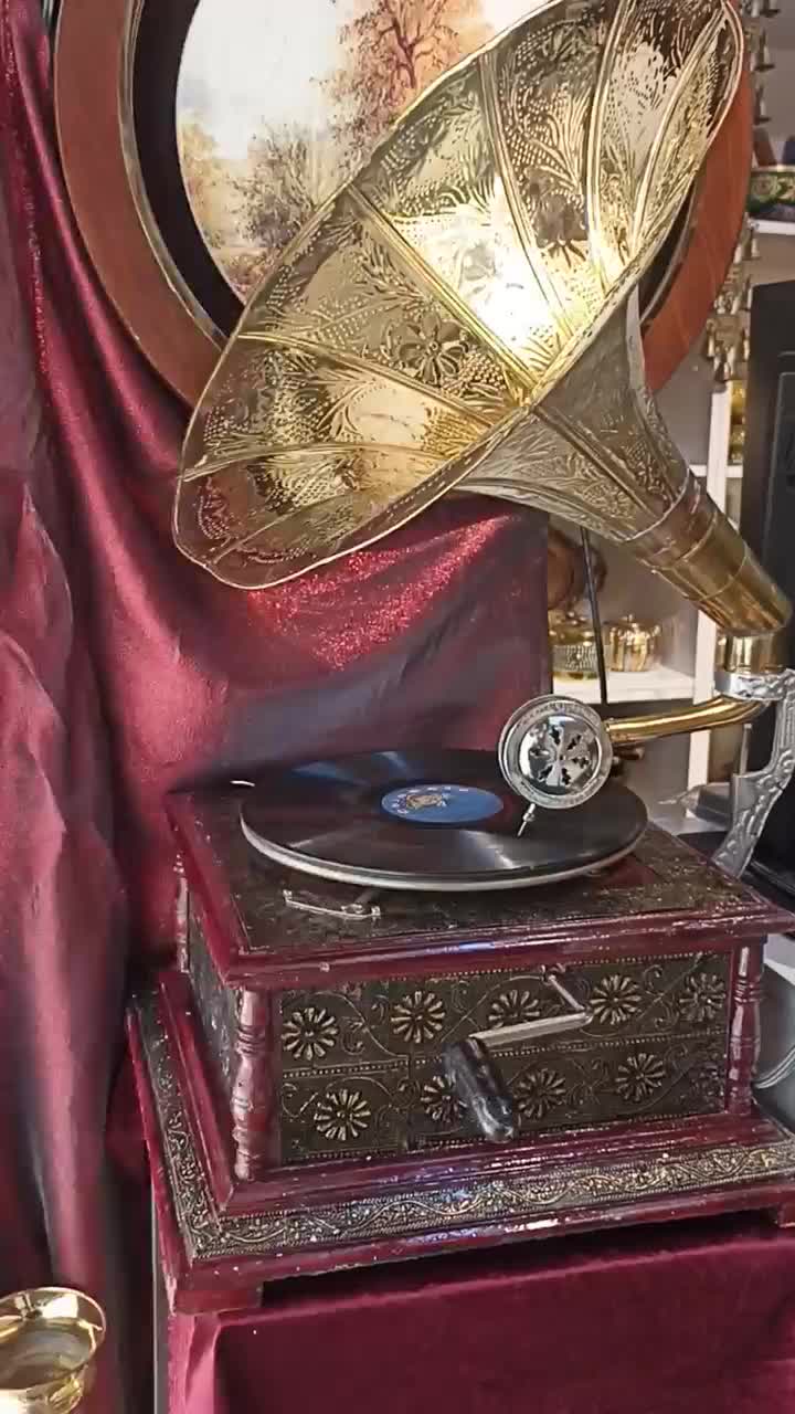 گرامافون|کلکسیون اشیاء عتیقه|شیراز, گود عربان|دیوار