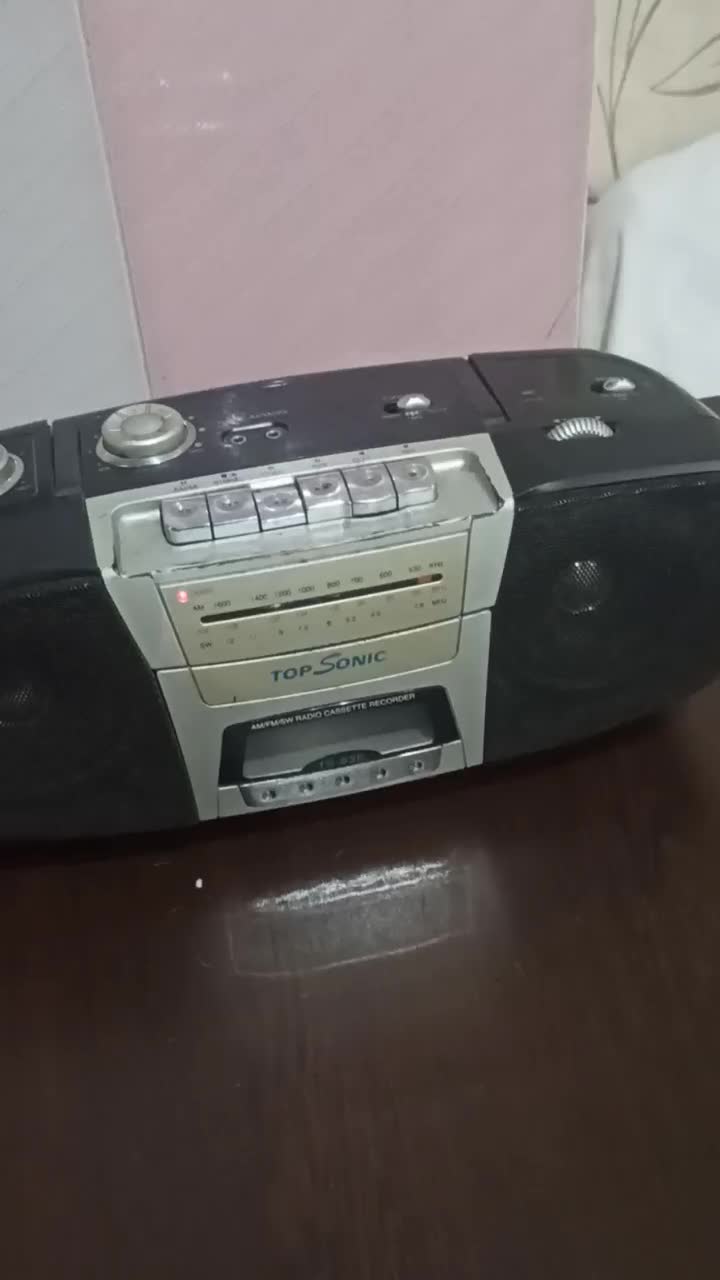 رادیو ظبط قدیمی کلکسیونی معاوضه هم میکنم|کلکسیون اشیاء عتیقه|نسیمشهر, |دیوار