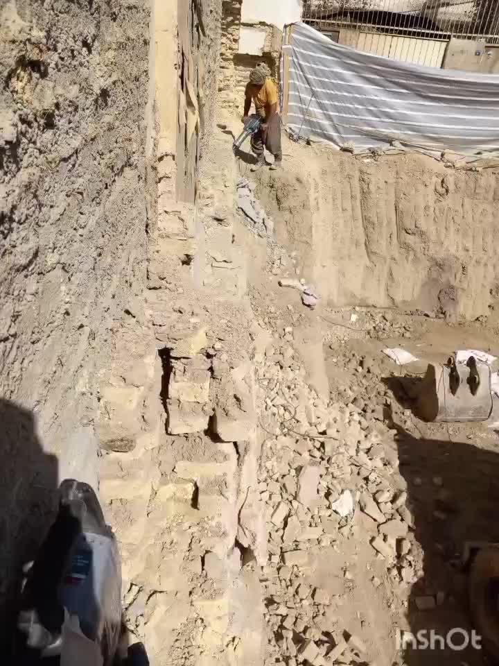 کارگر ساختمانی ،تخریب کردن و تعمیرکاری ساختمان|خدمات پیشه و مهارت|اصفهان, عطار نیشابوری|دیوار