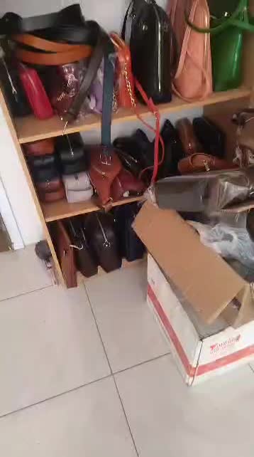 فروش محصولات چرمی به قیمت تولید بدلیل تغییر شغل|کیف، کفش، کمربند|تهران, جردن|دیوار