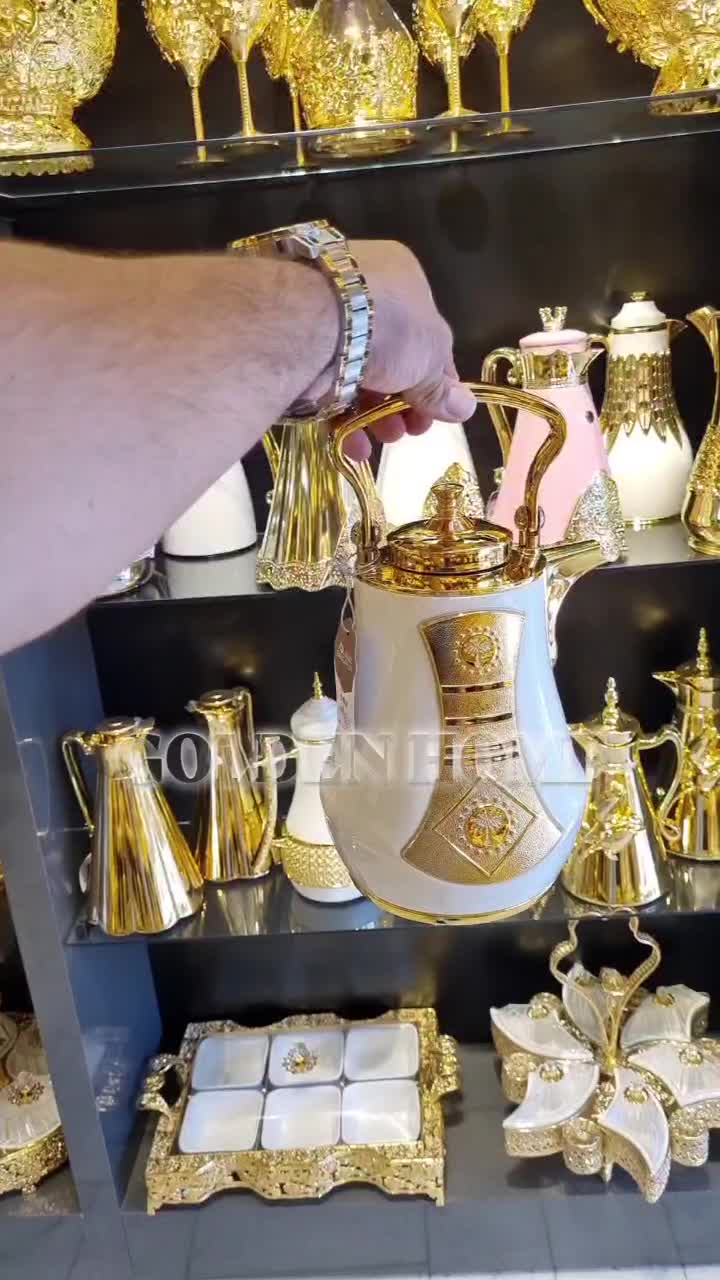 فلاسک طرح نخل اماراتی رنگ پرطرفدار سفیدطلایی|ظروف نگهدارنده، پلاستیکی، یک‌بارمصرف|مشهد, امام رضا (ع)|دیوار