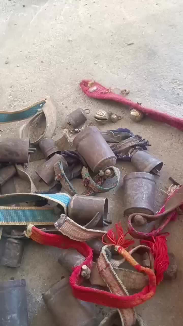 انواع زنگول قدیمی|کلکسیون اشیاء عتیقه|بابا حیدر, |دیوار