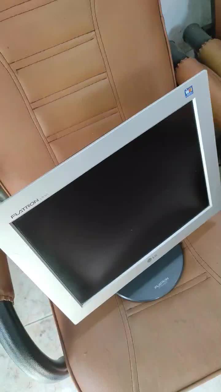 مانیتور LCD LG 15 لاکاغذی فوق العاده تمیز با کارتن|قطعات و لوازم جانبی رایانه|رشت, سعدی (تختی)|دیوار