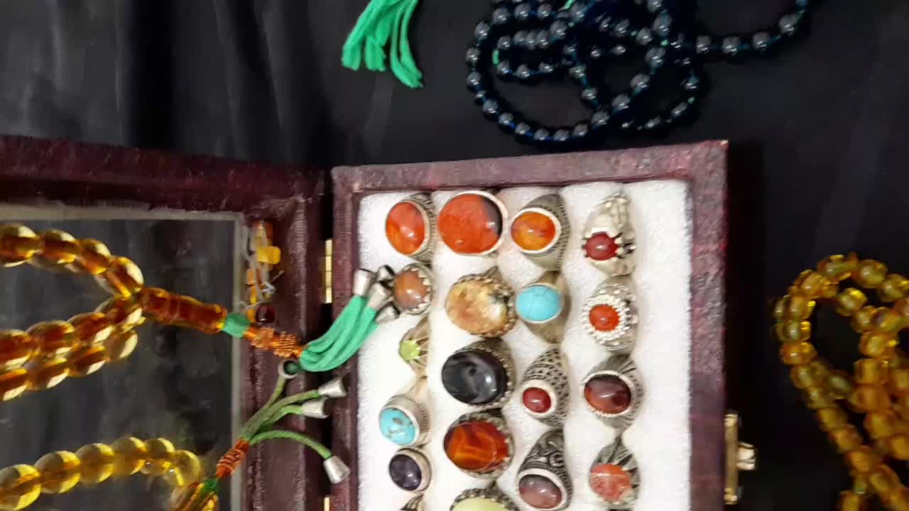 انگشتر و تسبیح|جواهرات|الشتر, |دیوار