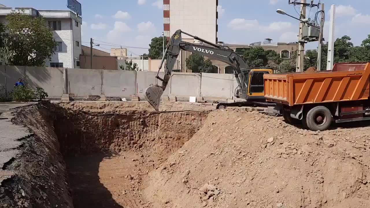خاکبرداری بیل مکانیکی تخریب گودبرداری خاکریزی|خدمات حمل و نقل|سنندج, |دیوار