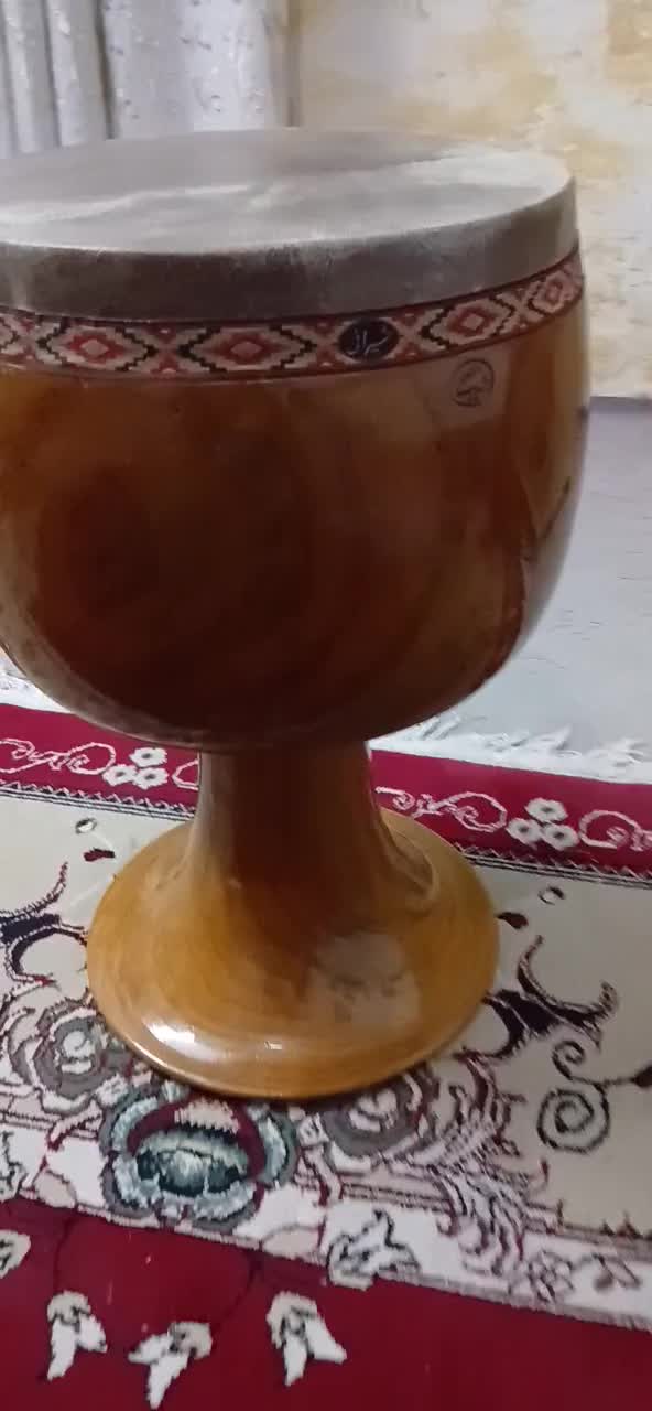 تنبک توت شیرانی|سازهای سنتی|لنجان, |دیوار