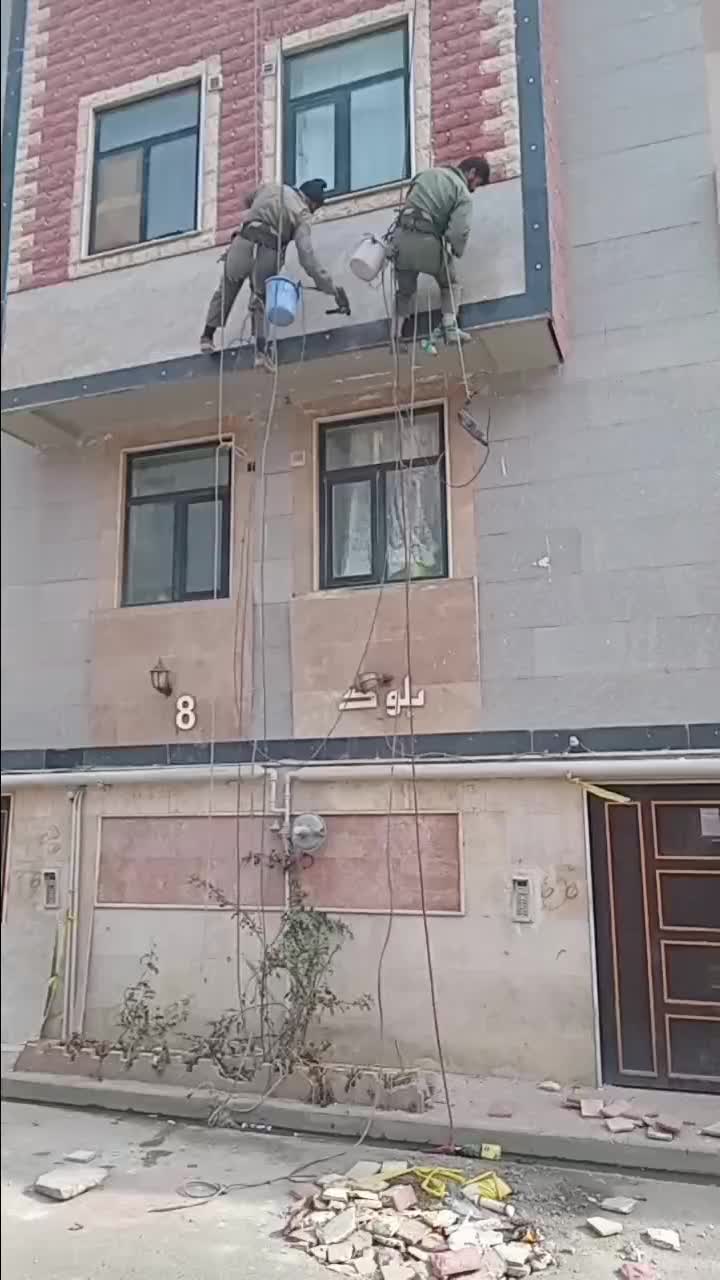 پیچ رولپلاک‌نما و شستشوی نما با طناب بدون داربست|خدمات پیشه و مهارت|ورامین, ورامین|دیوار