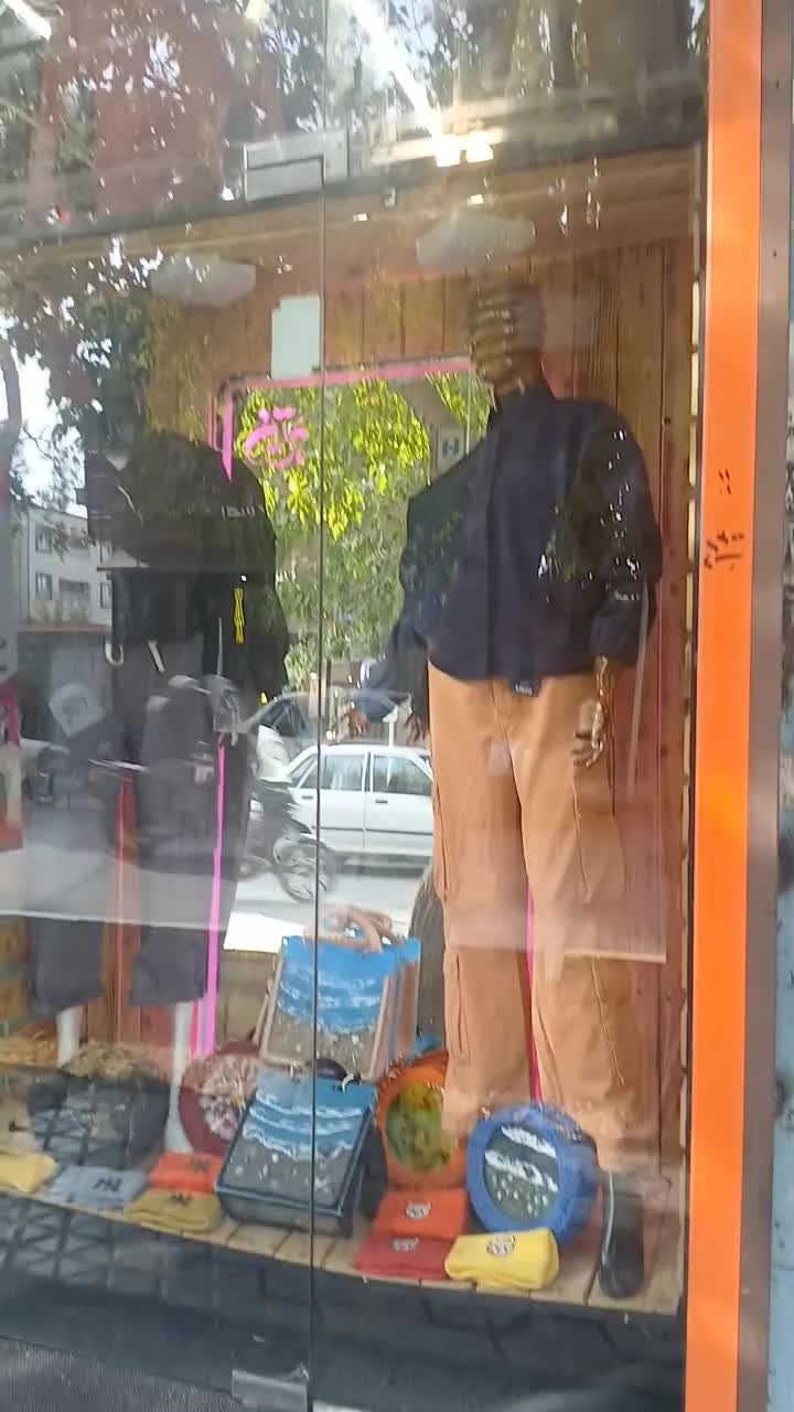 واگذاری اجناس و دکوراسیون کامل فروشگاه زنانه|فروشگاه و مغازه|اصفهان, کوی ولی عصر|دیوار