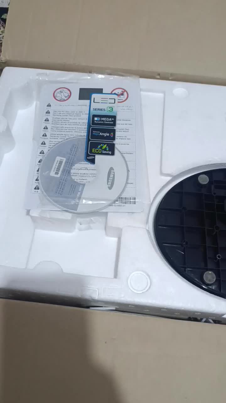 مانیتور ۱۹ اینچ سامسونگ تمیز با کارتن|قطعات و لوازم جانبی رایانه|همدان, |دیوار