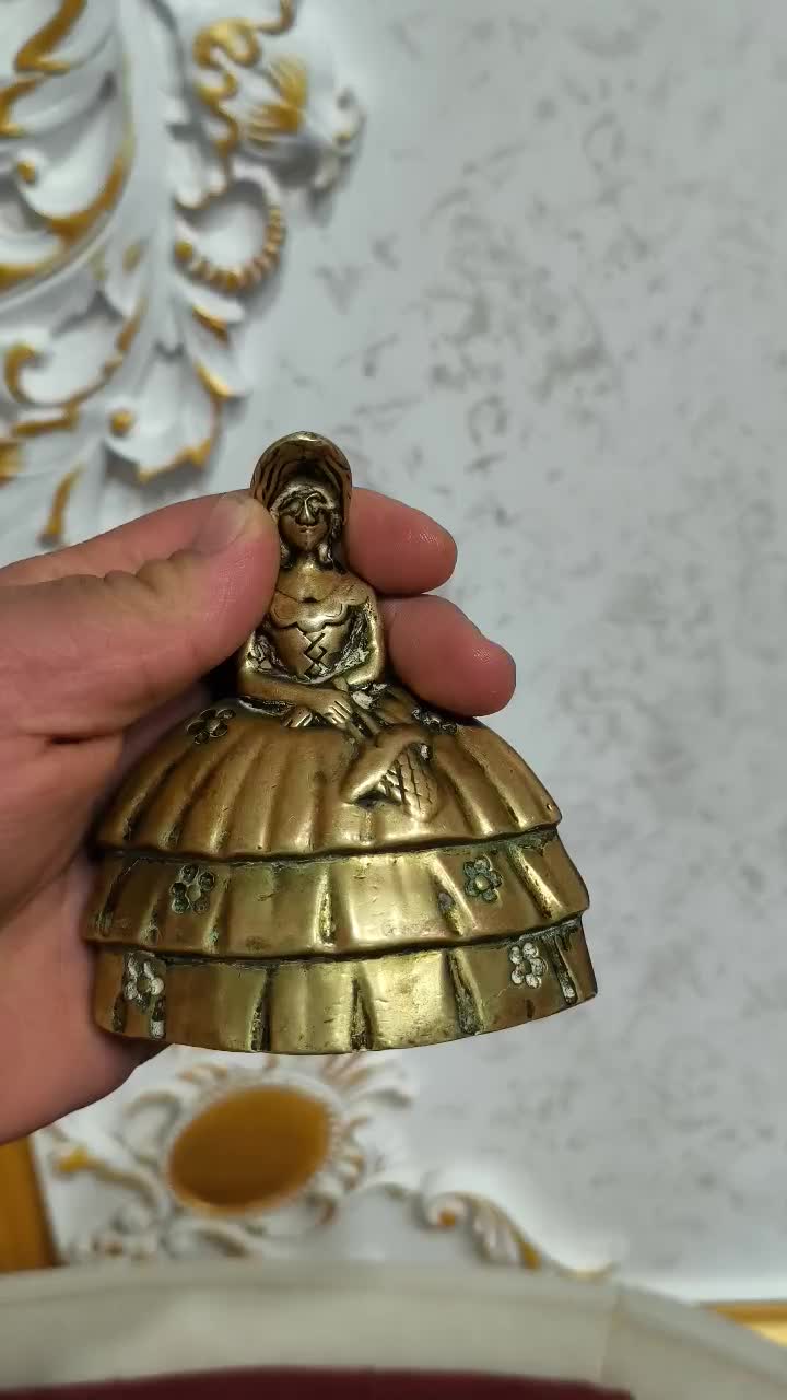 زنگوله|کلکسیون اشیاء عتیقه|بیرجند, |دیوار