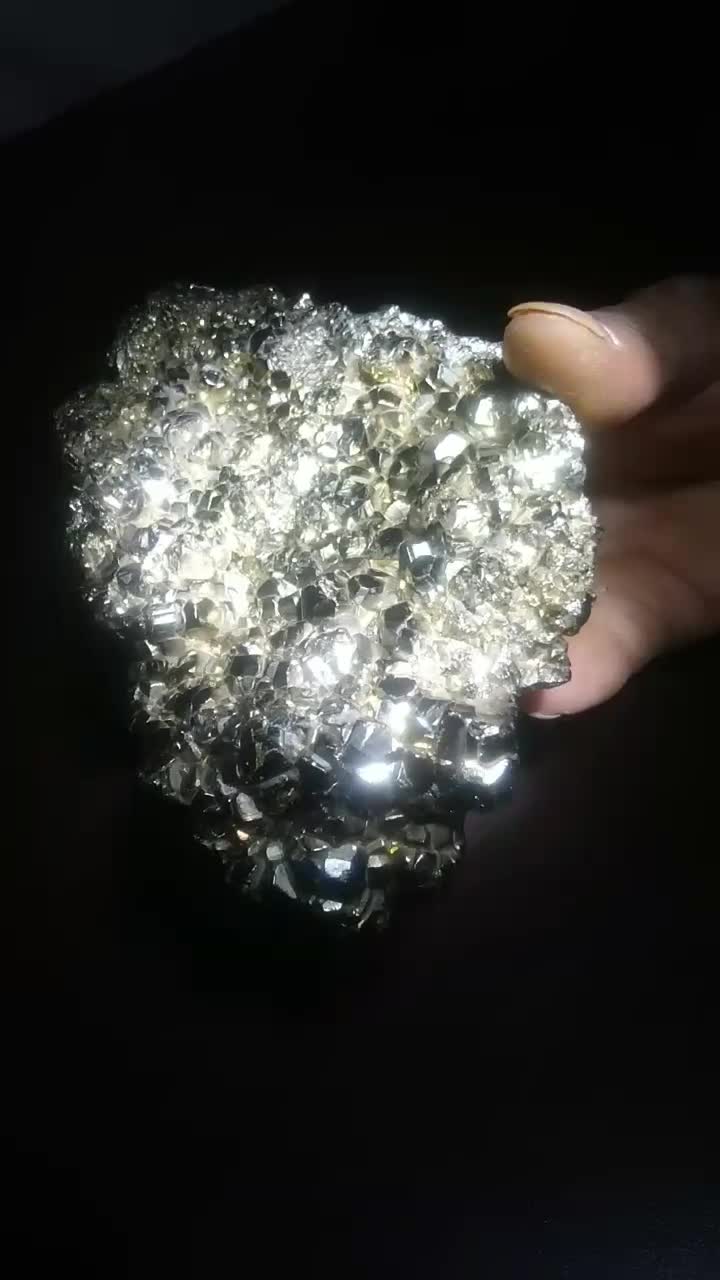 سنگ  پیریت|کلکسیون اشیاء عتیقه|کمیجان, |دیوار