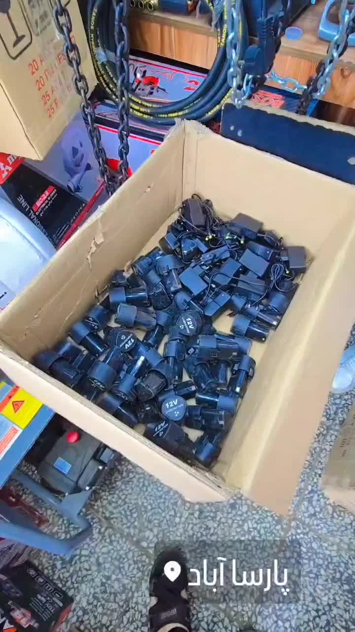 شارژر و باتری ۱۲ ولت دریل شارژی|ابزارآلات|پارسآباد, |دیوار