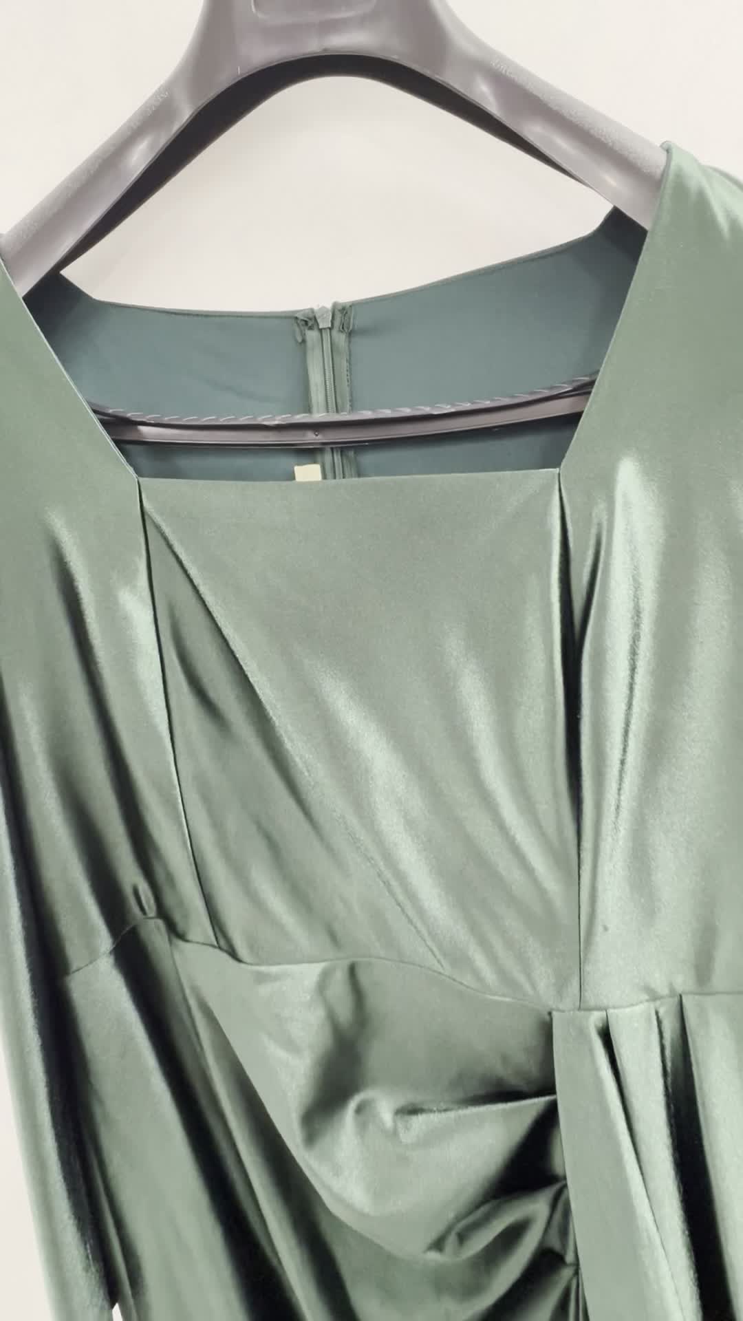 پیراهن مجلسی ساتن|لباس|لاهیجان, انقلاب|دیوار