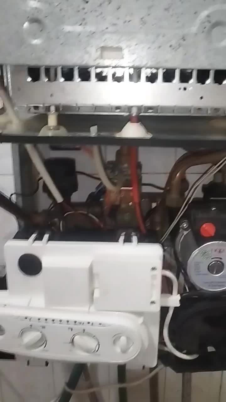 پکیج کارکرده ایران رادیاتور مدل M-28هزار|آبگرمکن، پکیج، شوفاژ|آران و بیدگل, |دیوار