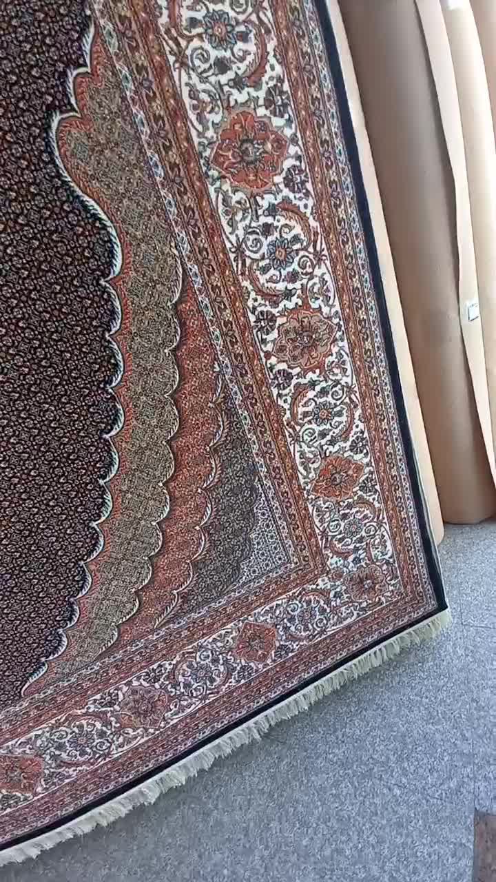 فرش۷۰۰ریزماهی هاشیه کرم(سرای‌فرش‌محمدی)|فرش|اردبیل, |دیوار