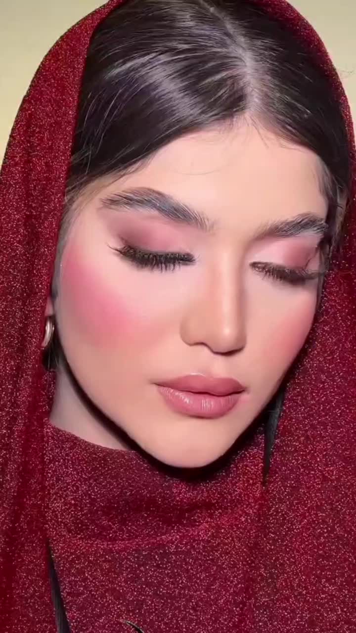 شنیون ومیکاپ اقتصادی با عکس هدیه|خدمات آرایشگری و زیبایی|مشهد, هفت تیر (آب و برق)|دیوار