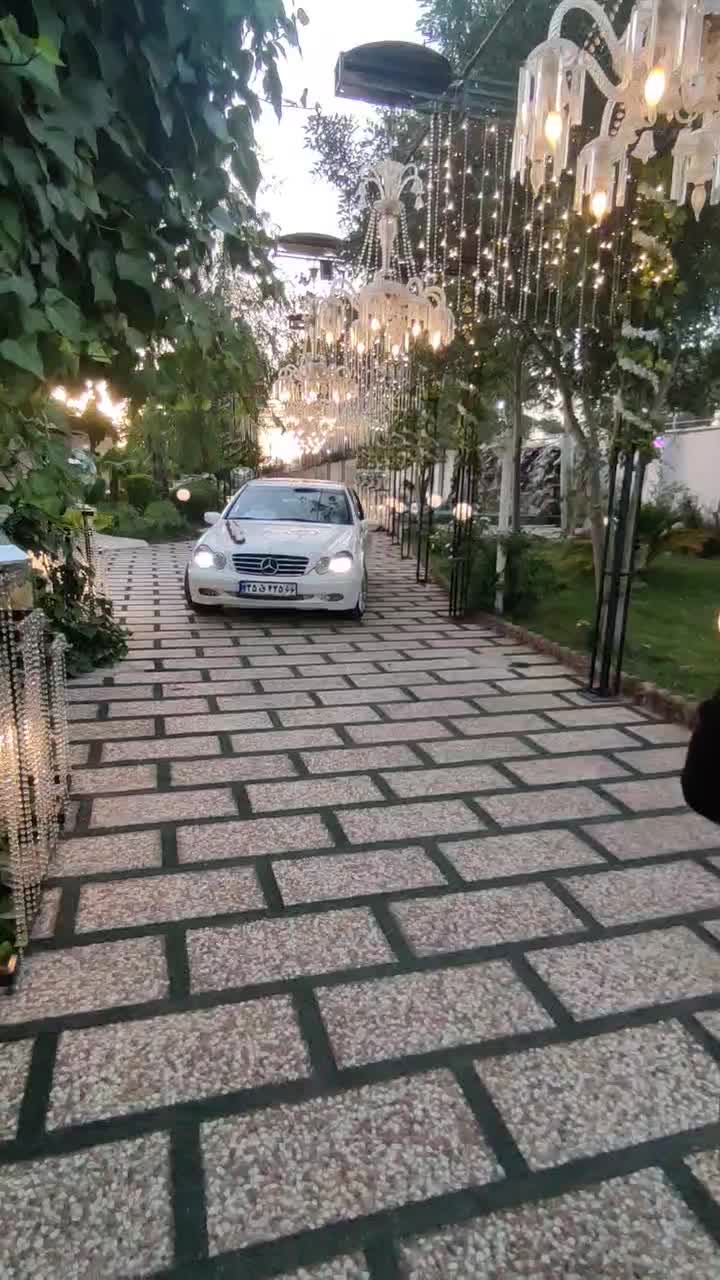 اجاره ماشین عروس بنز C200 با گل و دسته گل عروس|خدمات پذیرایی، مراسم|ری, جوانمرد قصاب|دیوار